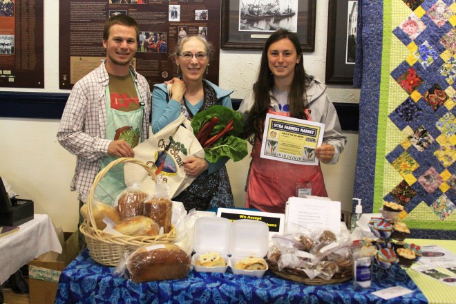 PHOTO COURTESY OF SITKA LOCAL FOODS NETWORK Sitka Farmers Market Co-Managers Garrett Bauer, left, and Sabrina Cimerol, right, present the Table Of The Day Award to Pat Hanson of Hanson Baked Goods at the third market of the season on Saturday, Aug. 3, at the Alaska Native Brotherhood Founders Hall in Sitka. Pat sells home-baked bread, cinnamon rolls and other treats at the markets. She received a gift bag with fresh produce, fresh rhubarb jam and a copy of the Alaska Farmers Market Cookbook. This is the sixth year of Sitka Farmers Markets, hosted by the Sitka Local Foods Network. The next market is from 10 a.m. to 1 p.m. on Saturday, Aug. 17, at the Alaska Native Brotherhood Founders Hall, 235 Katlian St. For more information about the Sitka Farmers Markets and Sitka Local Foods Network, go to http://www.sitkalocalfoodsnetwork.org/.