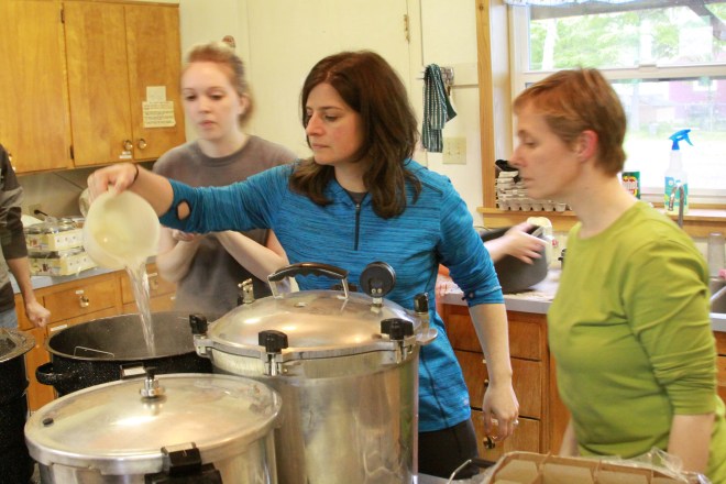 SarahLewisWatchesBetsyDeckerAddWaterToCooker