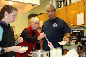 LisaSadleirHartHelpsRebaAndRobertScoopCultureStarterIntoMilk