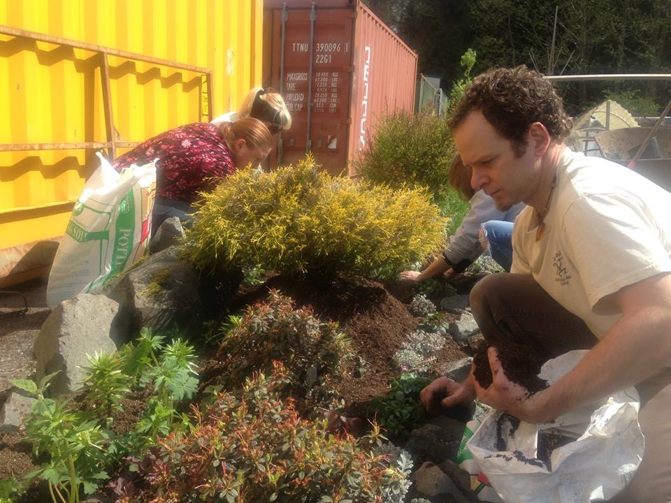 DaveNuetzelMemorialGardenKathySwanberg