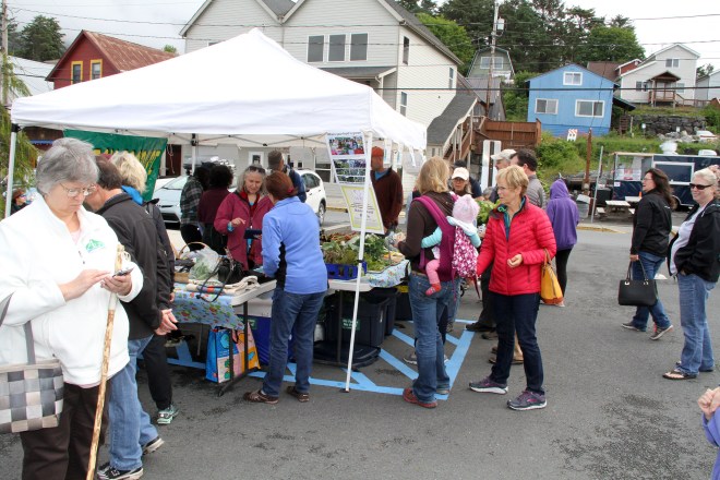 SLFNBoothCrowdInFrontOfBooth