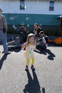 YoungGirlDancesToMusicians